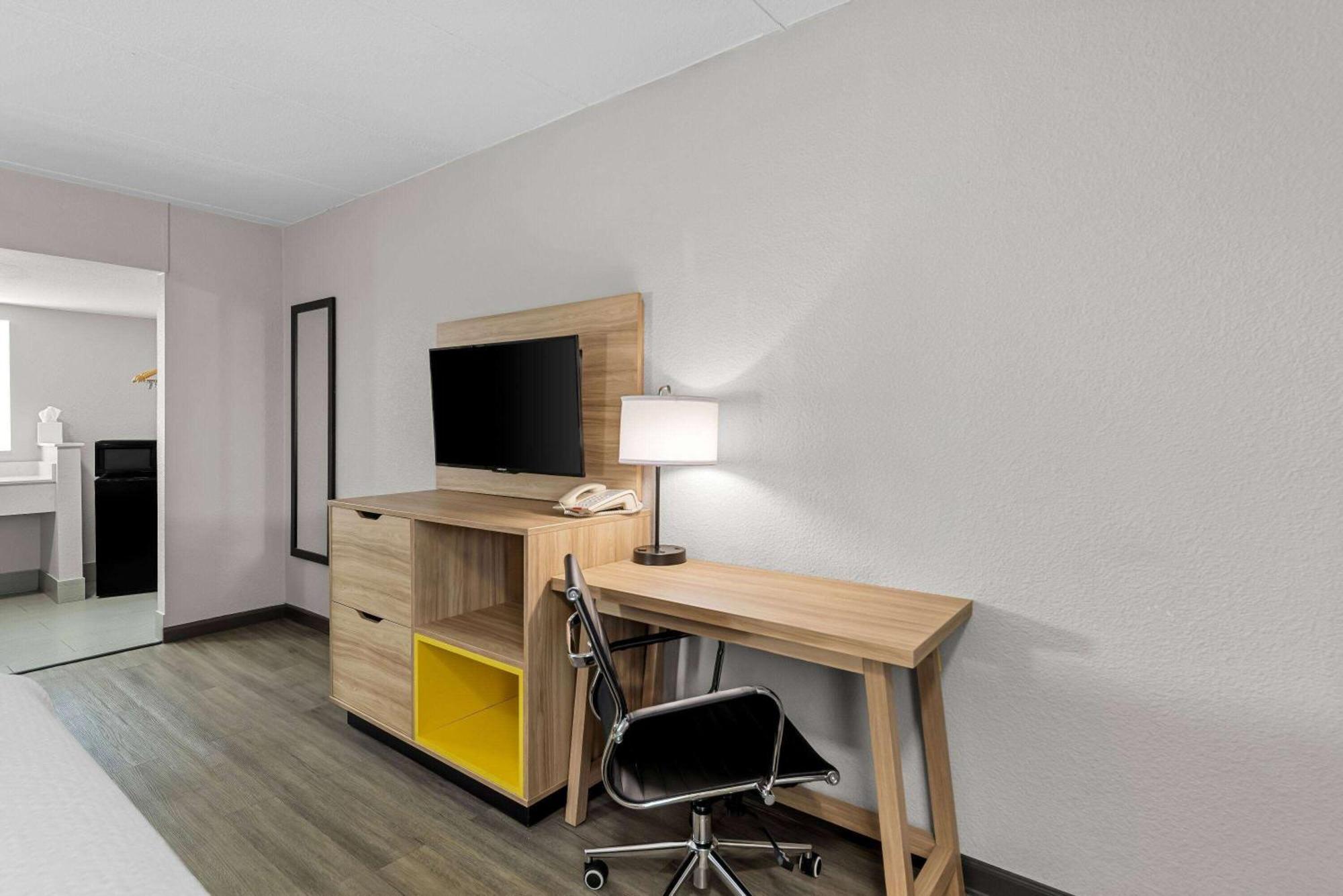 Days Inn By Wyndham Gainesville Extérieur photo
