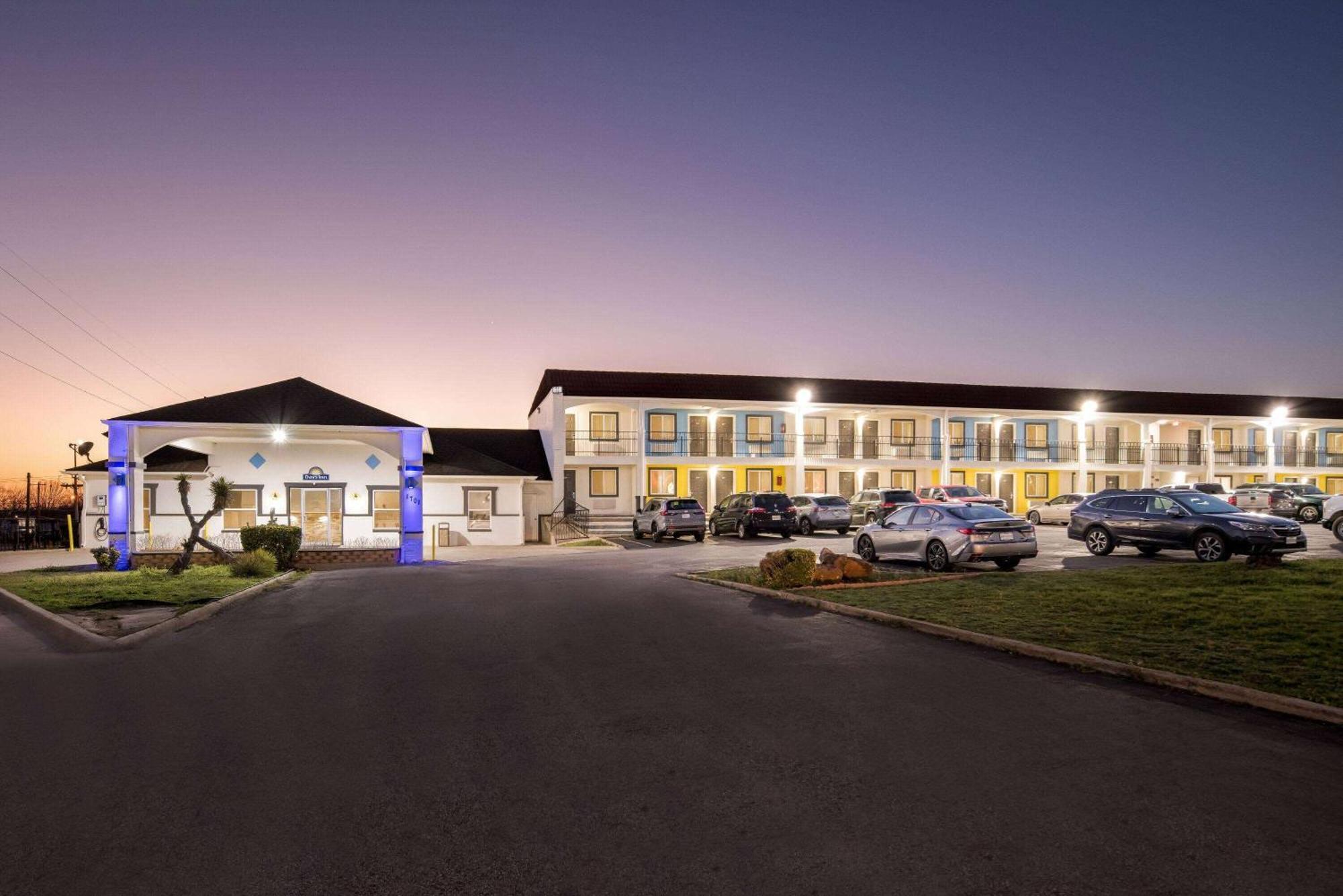Days Inn By Wyndham Gainesville Extérieur photo