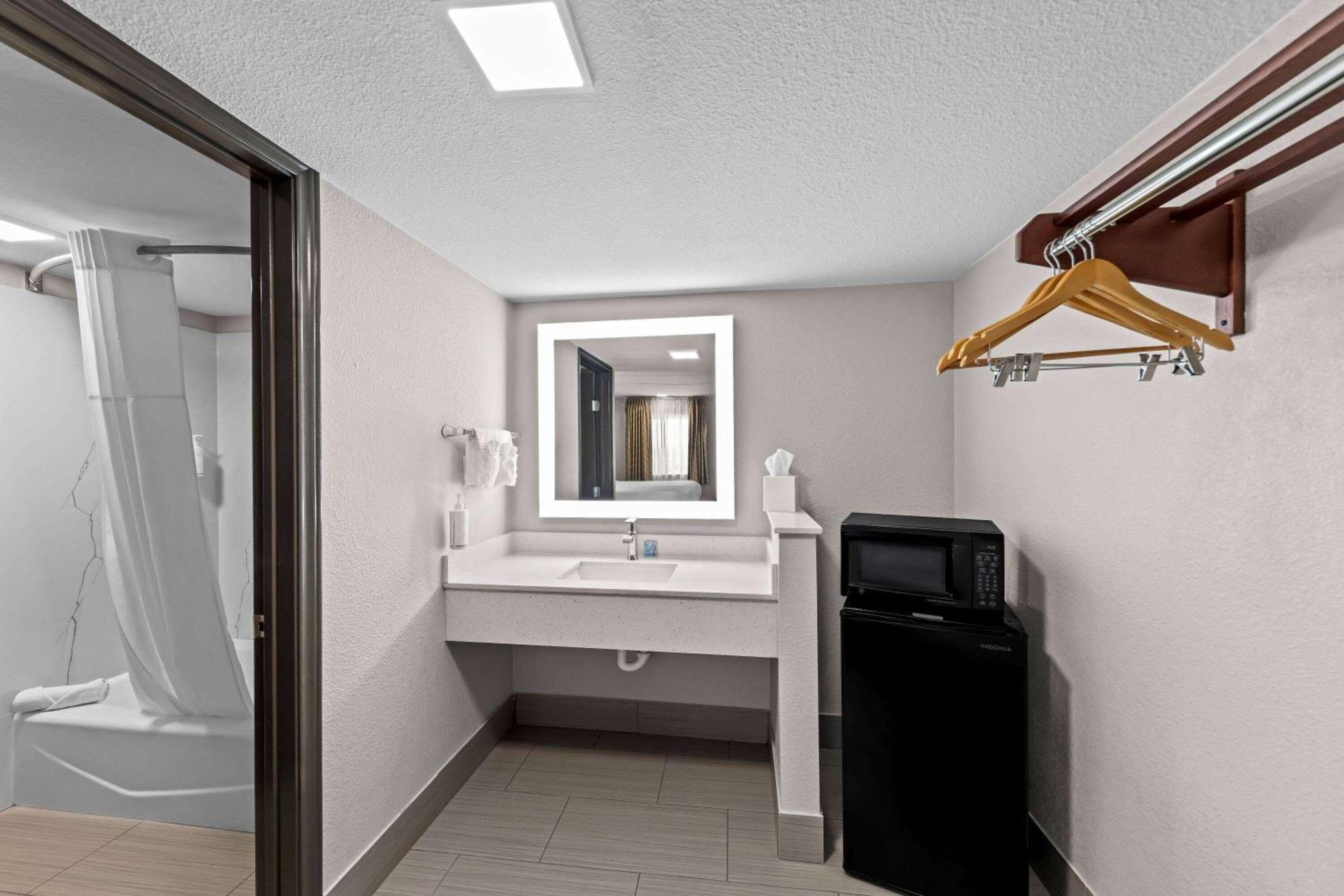 Days Inn By Wyndham Gainesville Extérieur photo