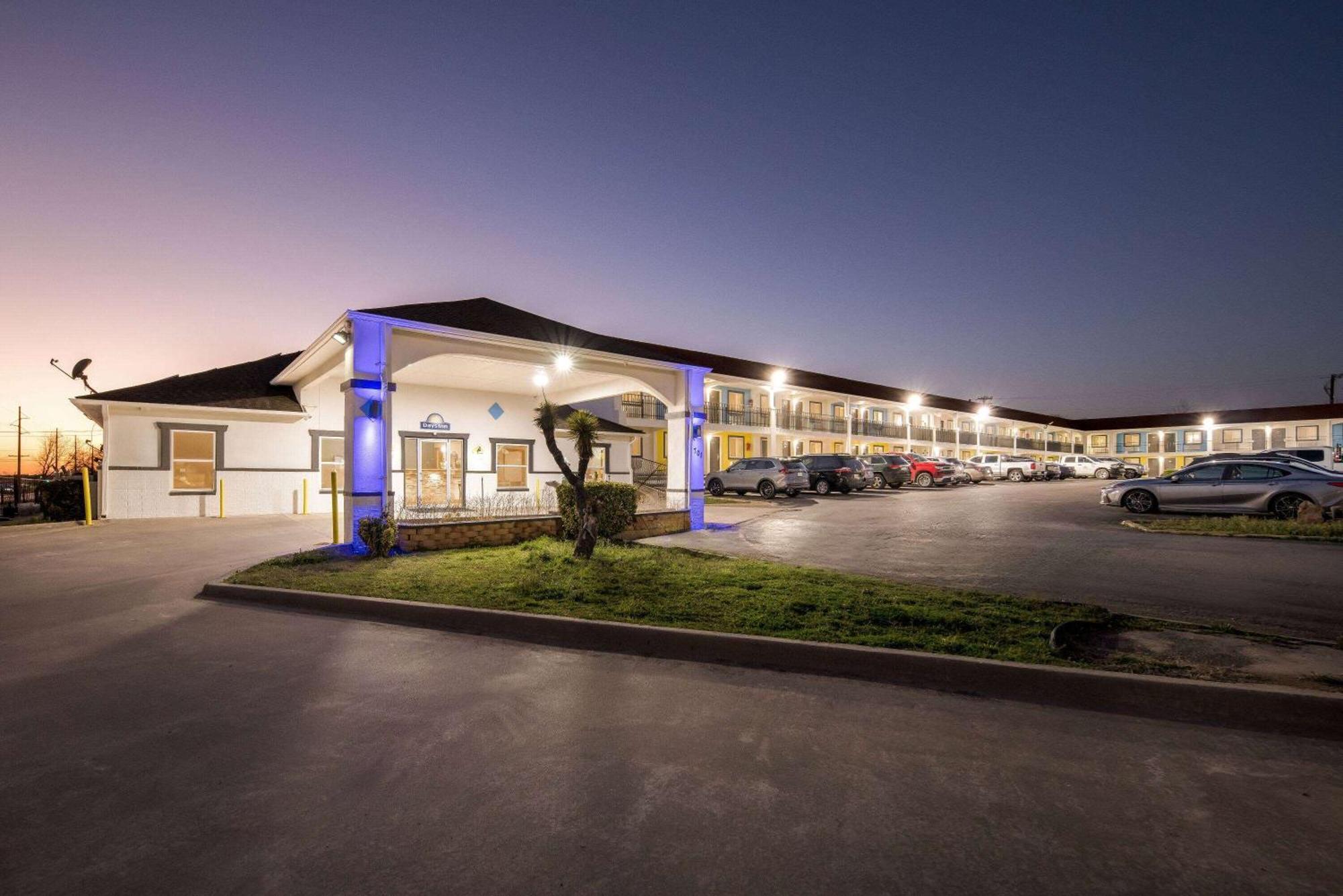 Days Inn By Wyndham Gainesville Extérieur photo